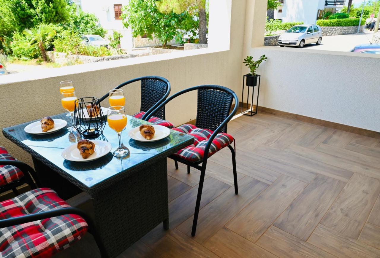 Adorable Holiday Apartment Malinska Exteriér fotografie